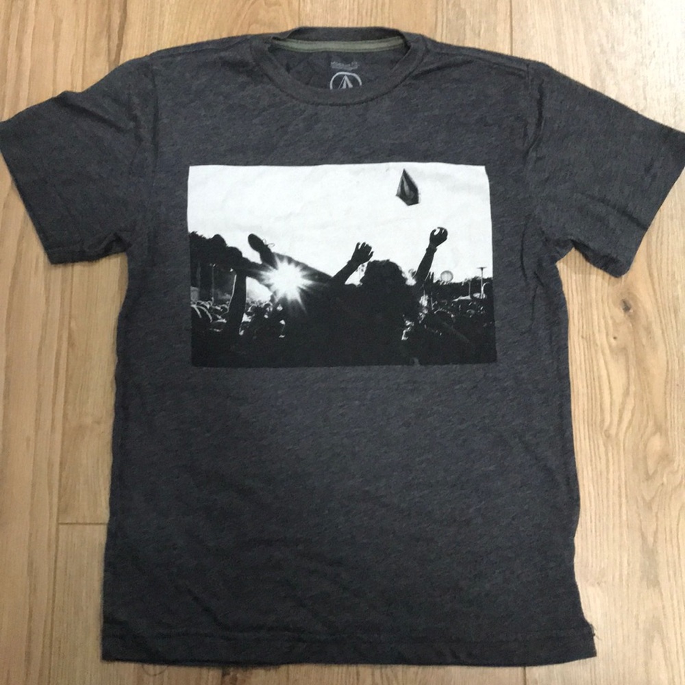 Youth medium modern fit Volcom t-shirt